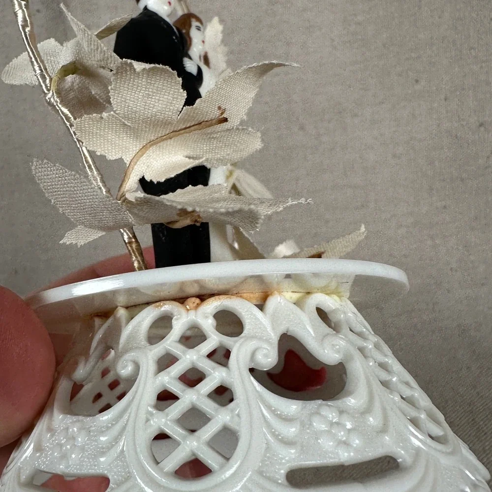Vintage Mid Century Wedding Cake Topper‎ Bride Groom Figures Bell Arch Retro